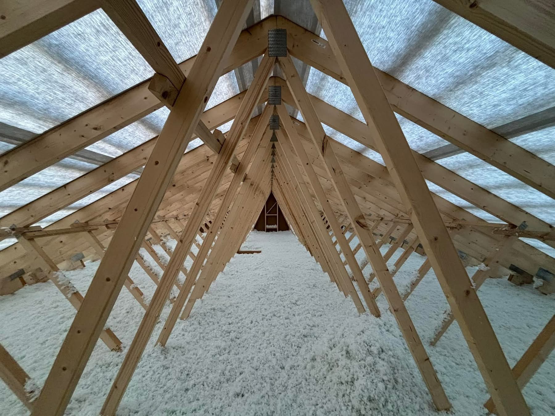 Blåseisolering av loft - profesjonelt utført av MK Blåseisolering AS