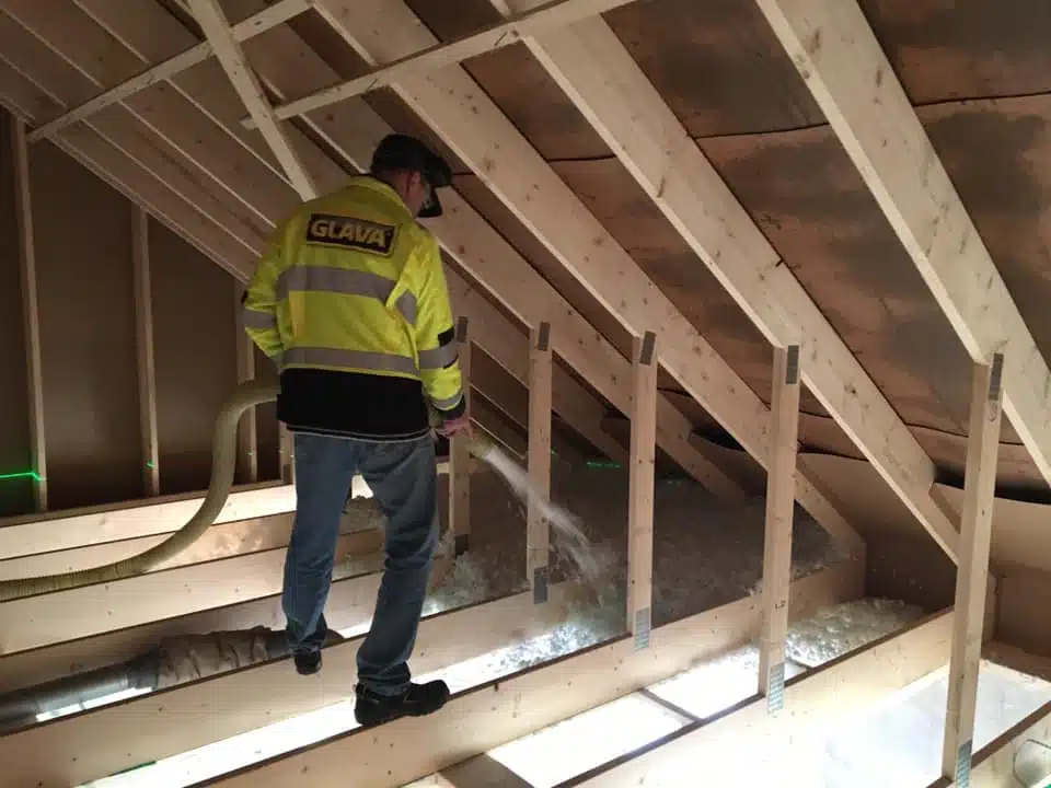 Loft isolering arbeid